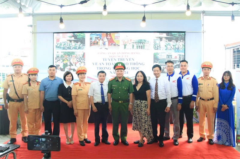 Phòng GD&ĐT quận Hồng Bàng cảm ơn Công an quận Hồng Bàng